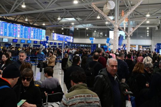 Ταλαιπωρία από σήμερα στον έλεγχο διαβατηρίων του «Ελευθέριος Βενιζέλος»